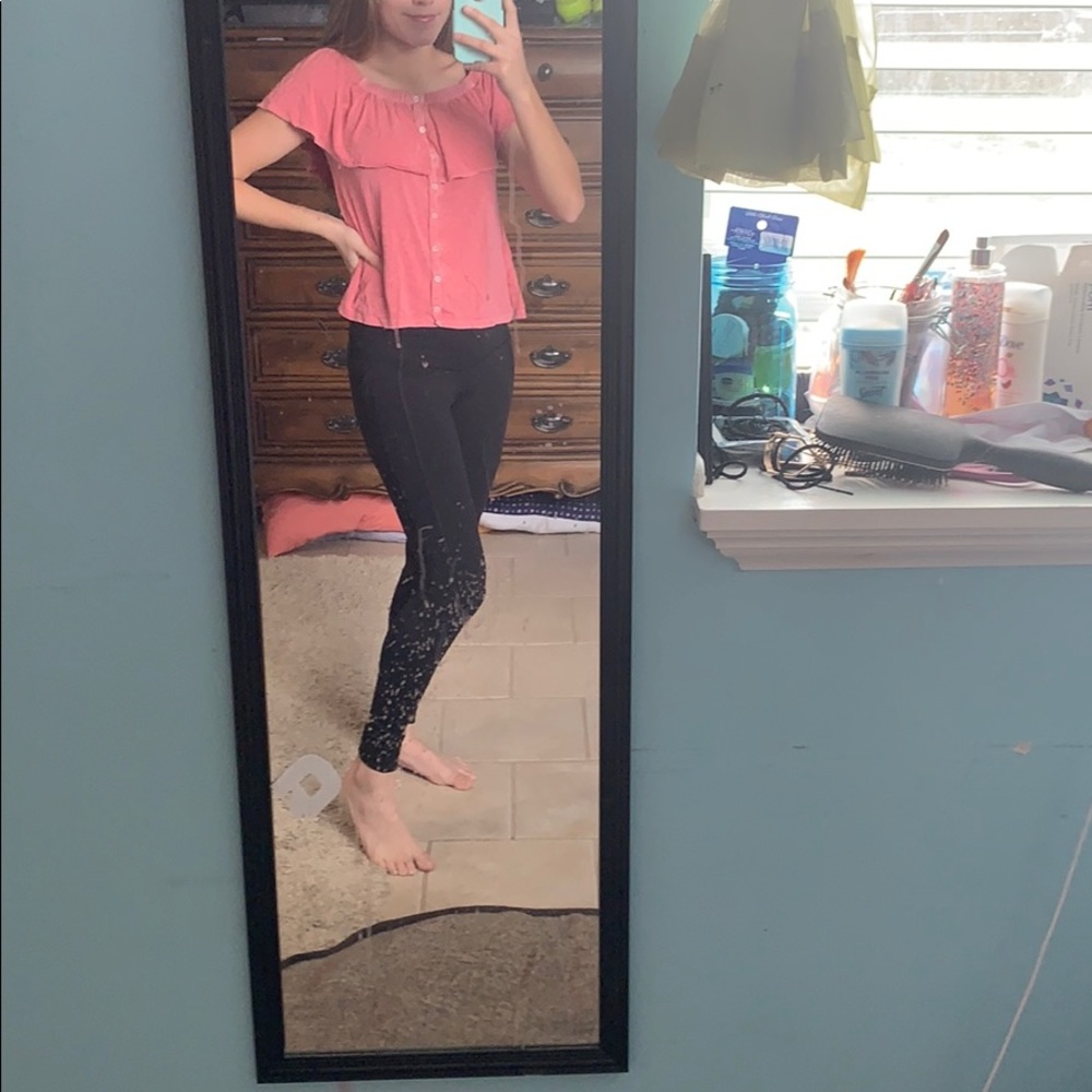 Very cute kinda ruffled American Eagle shirt.